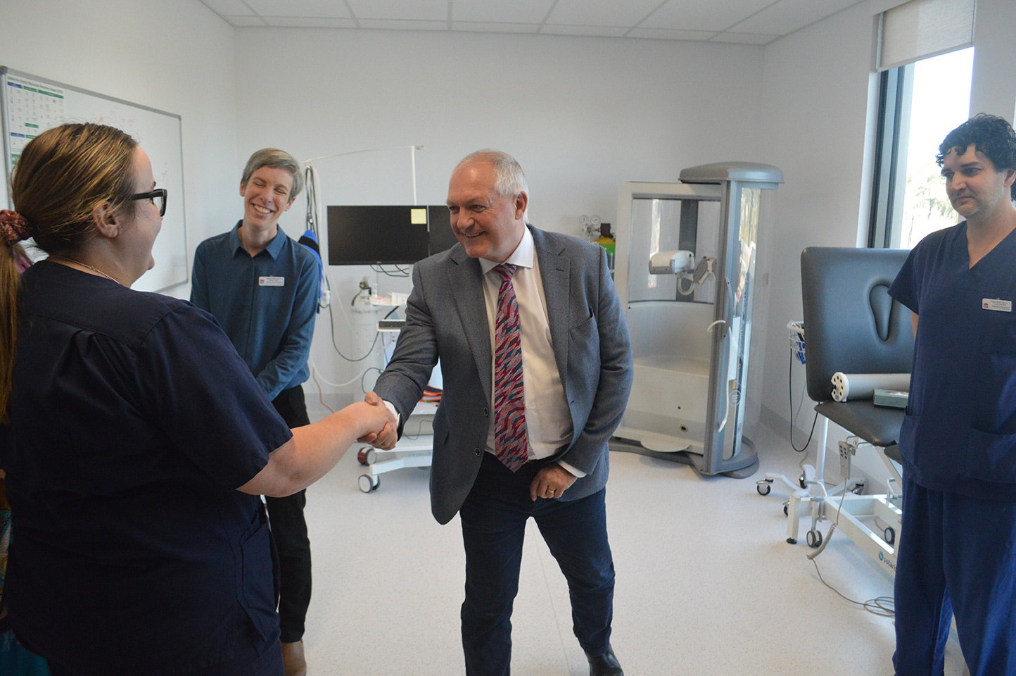 Minister Harris meets an Intensive Care Unit Research Nurse